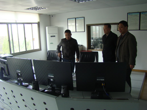 公司黨委書(shū)記、董事長(zhǎng)何族興到一線部門(mén)調(diào)研